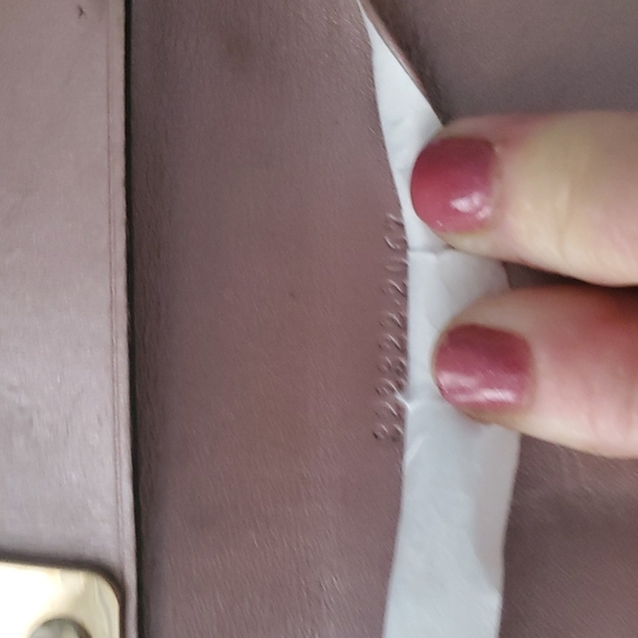 Gucci rare never used boxed bagged tagged gorgeous gold leather โจ๏ธ boxed code โฅ๏ธ - Picture 13 of 13